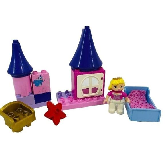 LEGO DUPLO Disney Princess Sleeping Beauty's Room - Picture 1 of 4